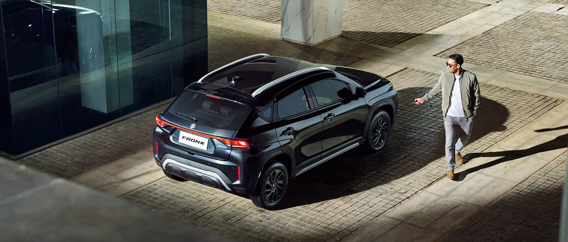 Feast On The Beauty From Any Angle Desain coupe-style SUV Suzuki Fronx yang elegan dan dinamis, memikat perhatian dari pandangan pertama.